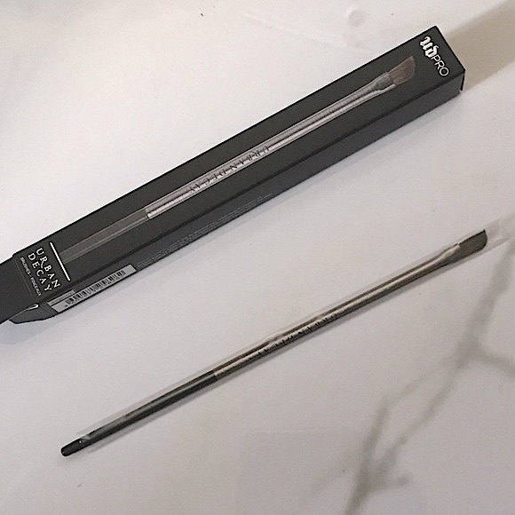 💕 2/$20 - BNIB UD Pro - Angled Lip Brush - Picture 3 of 6